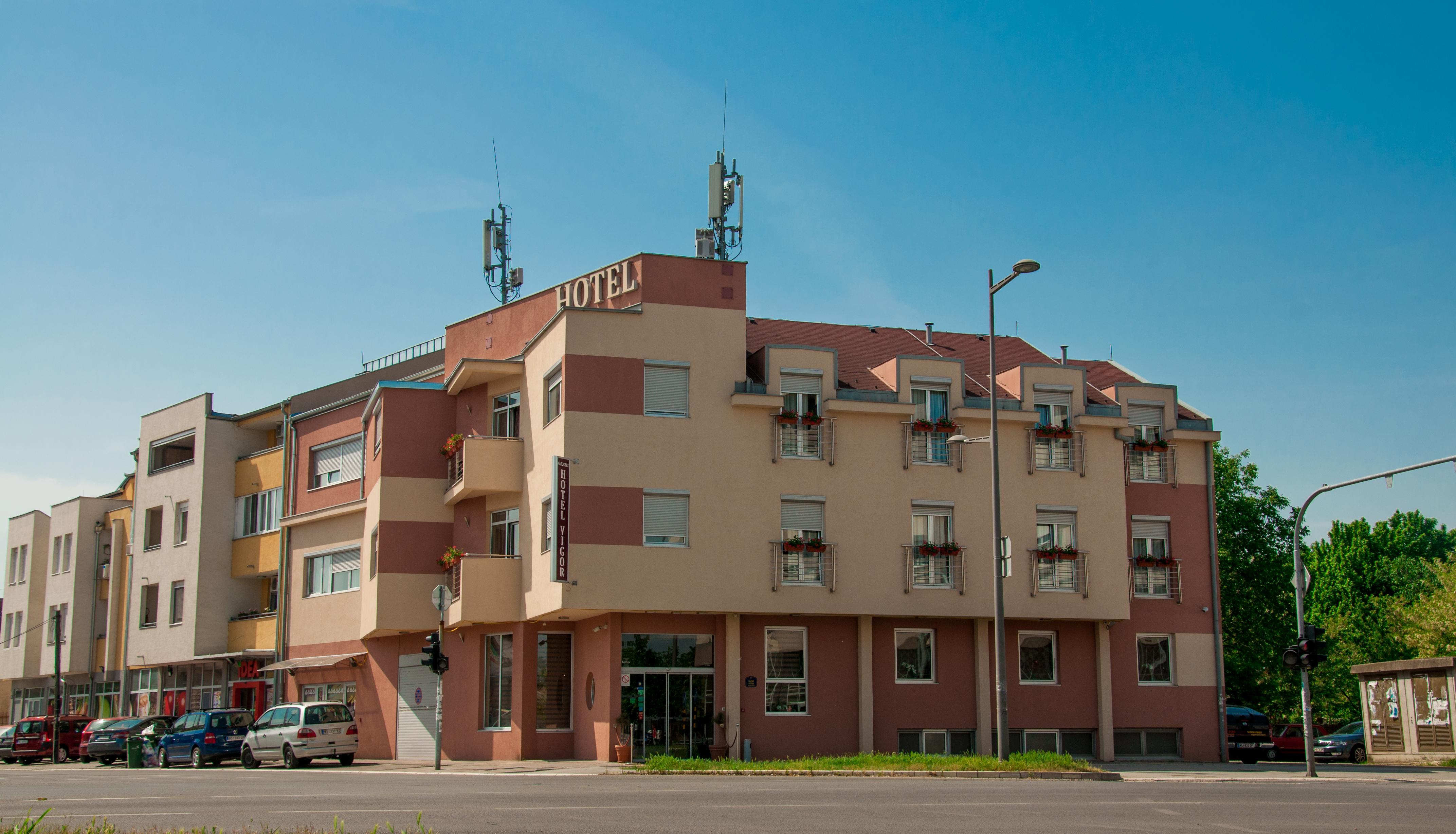 Garni Hotel Vigor - Ev Station Novi Sad Extérieur photo