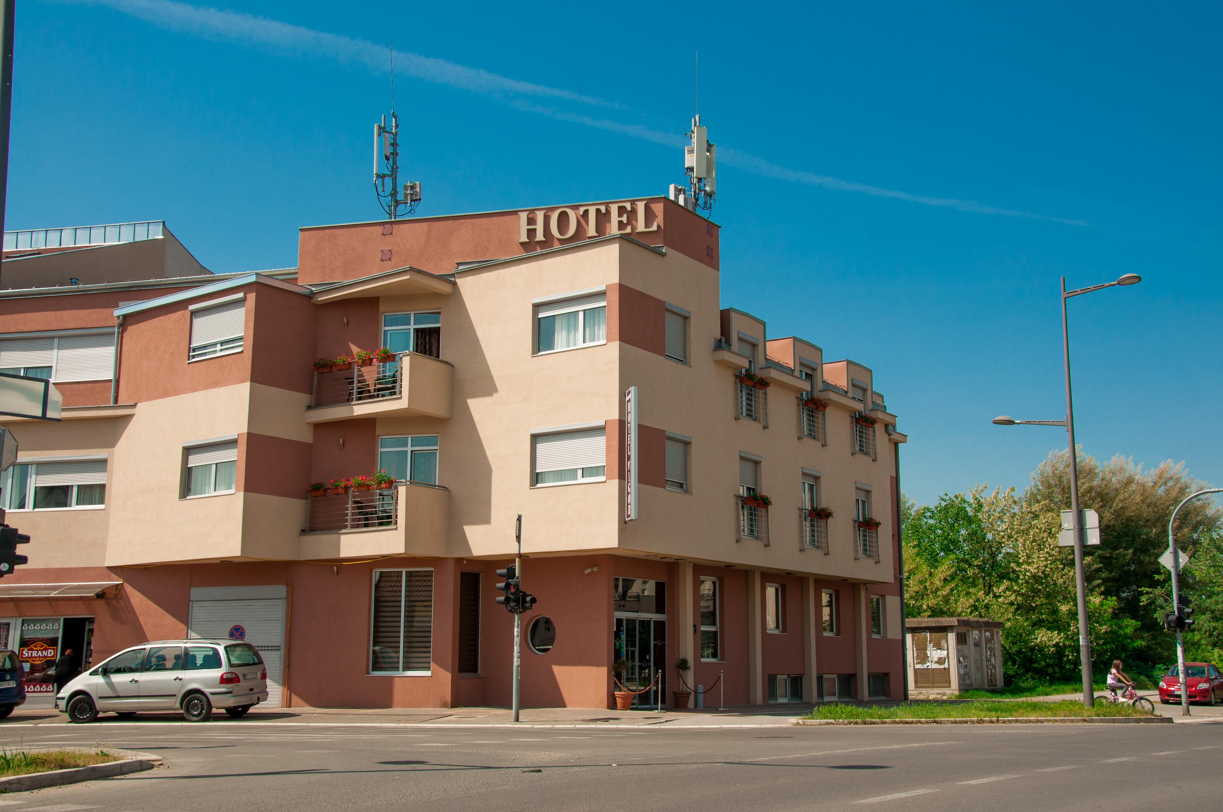 Garni Hotel Vigor - Ev Station Novi Sad Extérieur photo