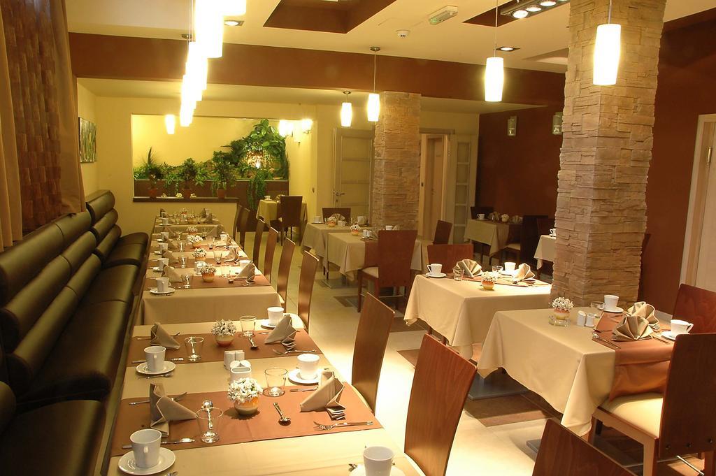 Garni Hotel Vigor - Ev Station Novi Sad Restaurant photo